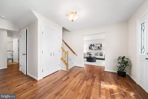 Entry Way - 6903 Rochambeau Pl, Springfield, VA 22153 photo 2 of 8
