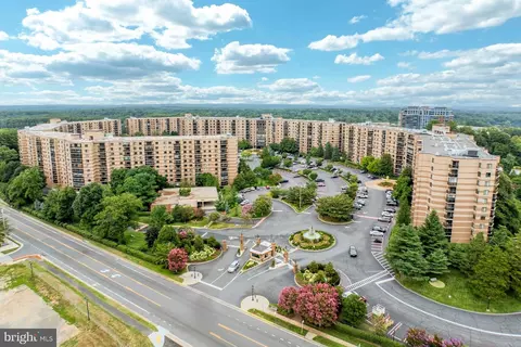 View/Area - 8340 Greensboro Dr #225, Mclean, VA 22102 photo 5 of 5