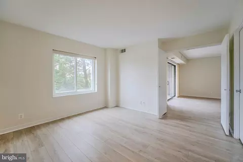 Living - 8340 Greensboro Dr #225, Mclean, VA 22102 photo 12 of 14