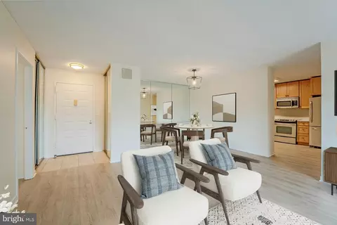 Living - 8340 Greensboro Dr #225, Mclean, VA 22102 photo 3 of 14