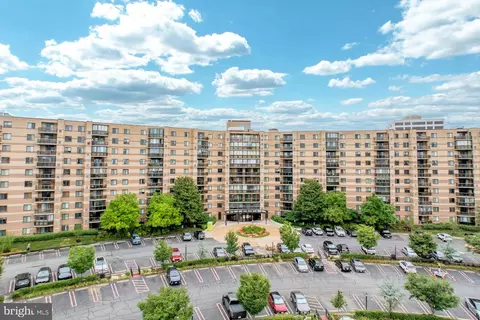 Exterior - 8340 Greensboro Dr #225, Mclean, VA 22102 photo 4 of 5