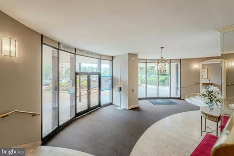 Entry Way - 8340 Greensboro Dr #225, Mclean, VA 22102 photo 3 of 3