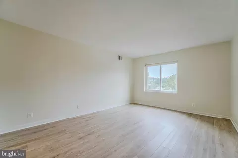 Living - 8340 Greensboro Dr #225, Mclean, VA 22102 photo 13 of 14