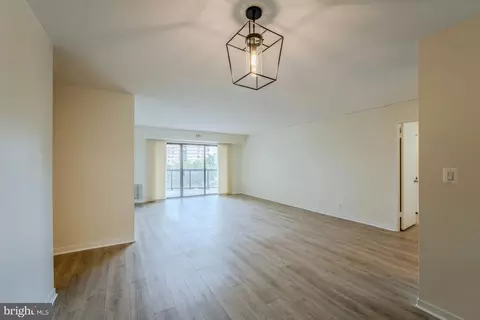 Living - 8340 Greensboro Dr #225, Mclean, VA 22102 photo 9 of 14