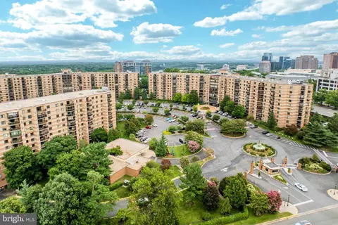View/Area - 8340 Greensboro Dr #225, Mclean, VA 22102 photo 2 of 5