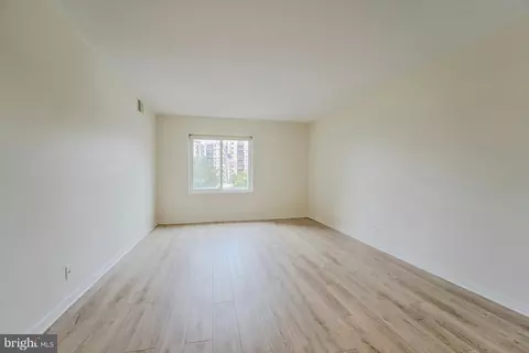 Living - 8340 Greensboro Dr #225, Mclean, VA 22102 photo 11 of 14