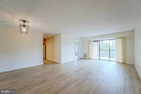 Living - 8340 Greensboro Dr #225, Mclean, VA 22102 photo 6 of 14