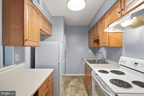 Kitchen - 5911 Prince James Dr #D, Springfield, VA 22152 photo 1 of 4