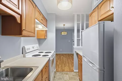 Kitchen - 5911 Prince James Dr #D, Springfield, VA 22152 photo 3 of 4