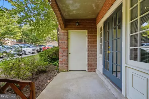 Exterior - 5911 Prince James Dr #D, Springfield, VA 22152 photo 3 of 4