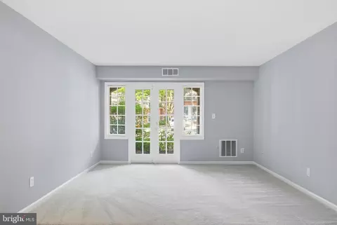 Living - 5911 Prince James Dr #D, Springfield, VA 22152 photo 2 of 7