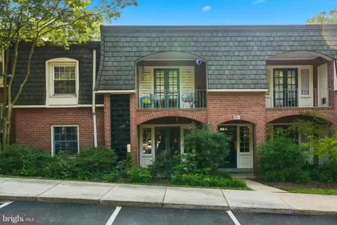 Exterior - 5911 Prince James Dr #D, Springfield, VA 22152 photo 2 of 4