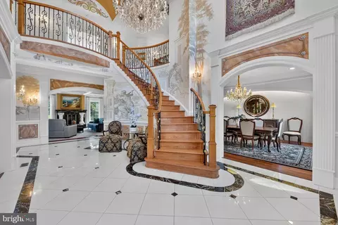 Entry Way - 6245 Linway Ter, Mclean, VA 22101 photo 1 of 6