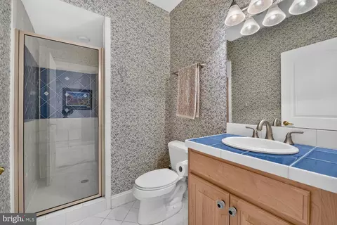 Bath - 6245 Linway Ter, Mclean, VA 22101 photo 7 of 7