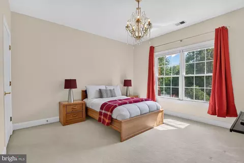 Bedroom - 6245 Linway Ter, Mclean, VA 22101 photo 3 of 6