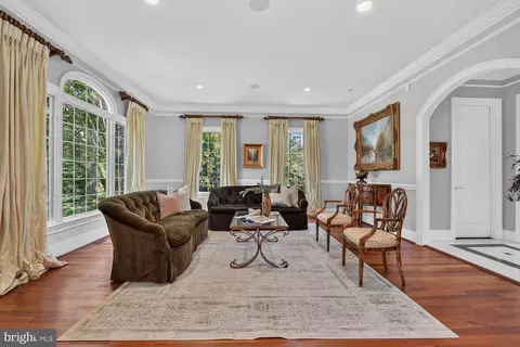Living - 6245 Linway Ter, Mclean, VA 22101 photo 1 of 4