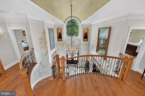 Entry Way - 6245 Linway Ter, Mclean, VA 22101 photo 4 of 6