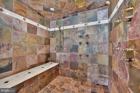 Bath - 6245 Linway Ter, Mclean, VA 22101 photo 3 of 7