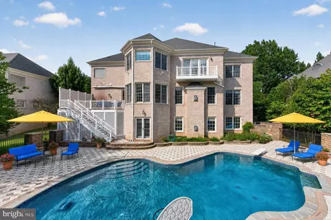Exterior - 6245 Linway Ter, Mclean, VA 22101 photo 6 of 12