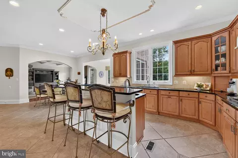 Kitchen - 6245 Linway Ter, Mclean, VA 22101 photo 4 of 5