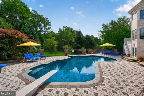 Exterior - 6245 Linway Ter, Mclean, VA 22101 photo 7 of 12
