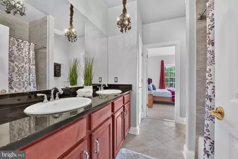 Bath - 6245 Linway Ter, Mclean, VA 22101 photo 4 of 7