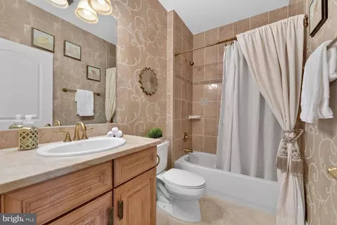 Bath - 6245 Linway Ter, Mclean, VA 22101 photo 5 of 7