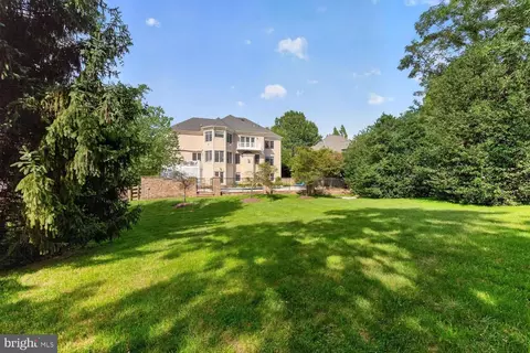 Exterior - 6245 Linway Ter, Mclean, VA 22101 photo 11 of 12