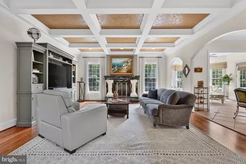 Living - 6245 Linway Ter, Mclean, VA 22101 photo 3 of 4