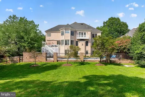 Exterior - 6245 Linway Ter, Mclean, VA 22101 photo 10 of 12
