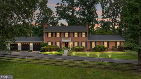 10618 Shadow Ln, Fairfax Station, VA 22039