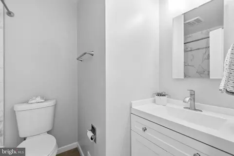 Bath - 6401 Limerick Ct, Springfield, VA 22152 photo 2 of 4