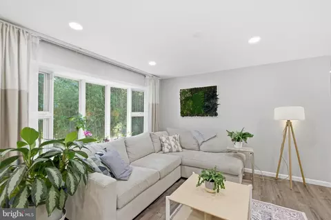 Living - 6401 Limerick Ct, Springfield, VA 22152 photo 1 of 5