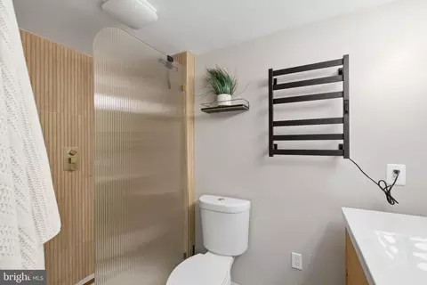 Bath - 6401 Limerick Ct, Springfield, VA 22152 photo 3 of 4