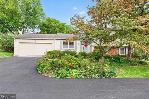 2669 Fanieul Hall Ct, Herndon, VA 20171