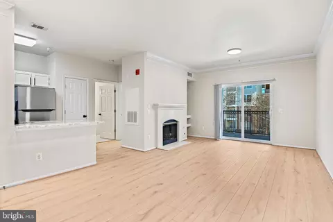 Living - 1580 Spring Gate Dr #4312, Mclean, VA 22102 photo 1 of 3