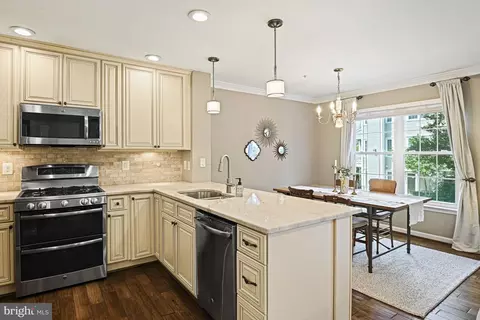 12908 Fair Briar Ln, Fairfax, VA 22033