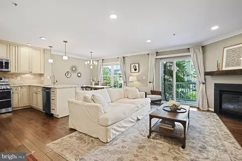 12908 Fair Briar Ln, Fairfax, VA 22033