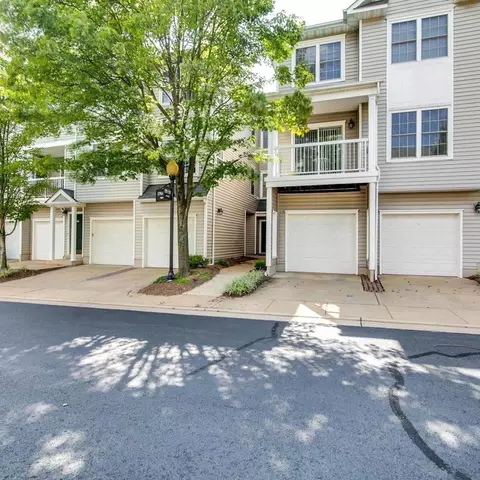 12908 Fair Briar Ln, Fairfax, VA 22033