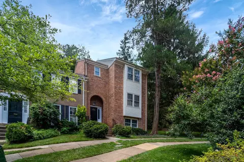 6607 Midhill Pl, Falls Church, VA 22043