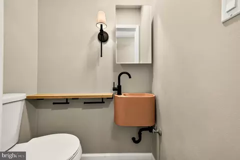 Bath - 7617 Tiverton Dr, Springfield, VA 22152 photo 1 of 2