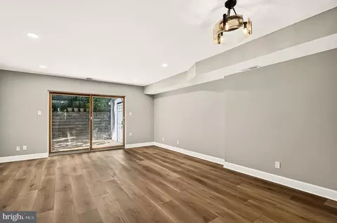 Living - 7617 Tiverton Dr, Springfield, VA 22152 photo 2 of 3
