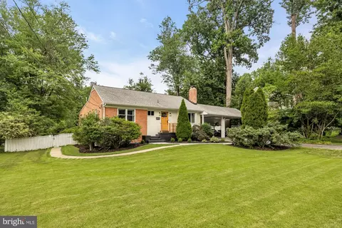 6616 Kerns Rd, Falls Church, VA 22042
