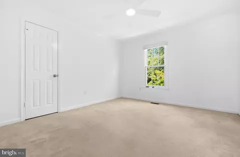Bedroom - 2610 Paddock Gate Ct, Herndon, VA 20171 photo 3 of 9