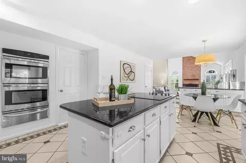 Kitchen - 2610 Paddock Gate Ct, Herndon, VA 20171 photo 4 of 6