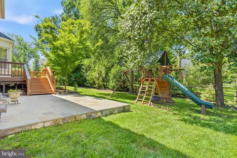 Exterior - 2610 Paddock Gate Ct, Herndon, VA 20171 photo 8 of 10