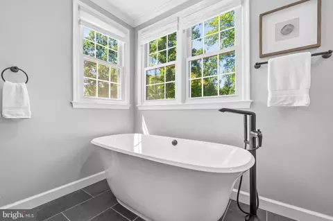 Bath - 2610 Paddock Gate Ct, Herndon, VA 20171 photo 2 of 6