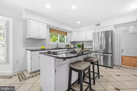 Kitchen - 2610 Paddock Gate Ct, Herndon, VA 20171 photo 2 of 6