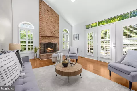 Living - 2610 Paddock Gate Ct, Herndon, VA 20171 photo 3 of 5
