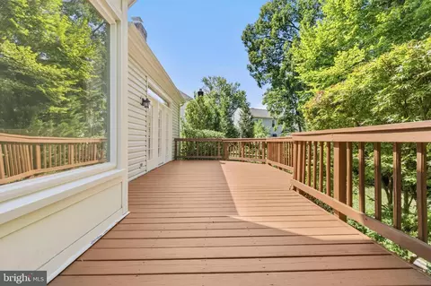 Exterior - 2610 Paddock Gate Ct, Herndon, VA 20171 photo 4 of 10